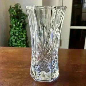 Hexagon Shaped Beautiful Vase 24% Lead Crystal